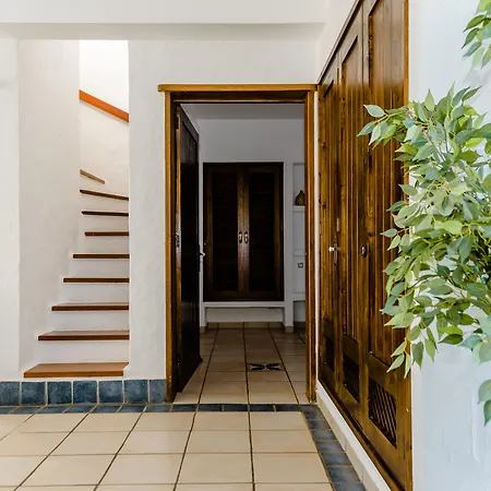 Kamezi Boutique Villa *