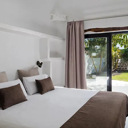 Kamezi Boutique Villa *